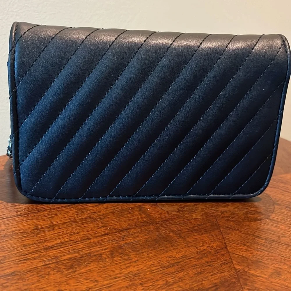 Badgley Mischka  Vegan Quilted Small Crossbody bag  Silvertone braided chain